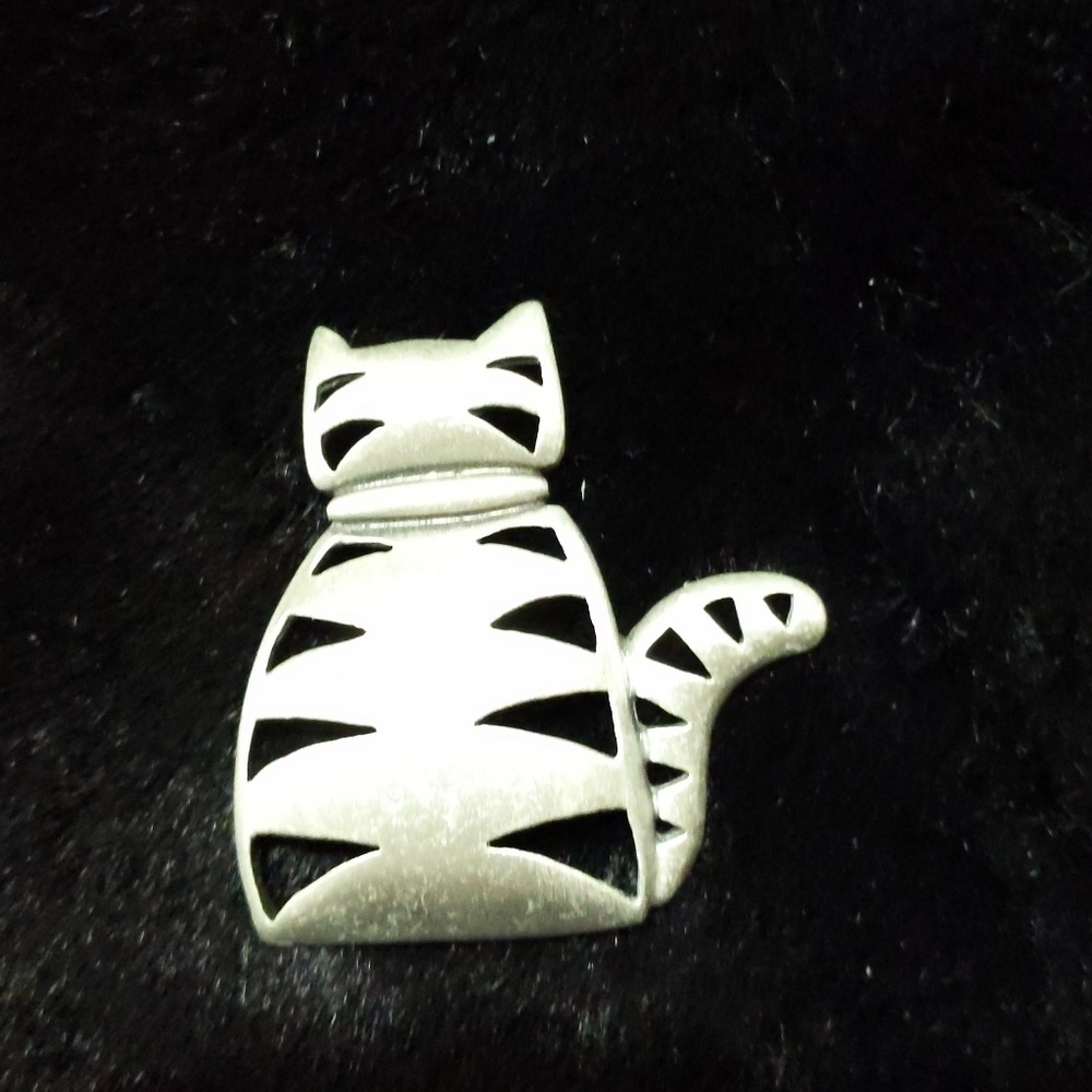 True Vintage Burnished Silver Cat Brooch